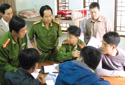Ban chỉ huy CATP Huế lấy lời khai ban đầu đối với hung thủ Lê Hoài Sơn