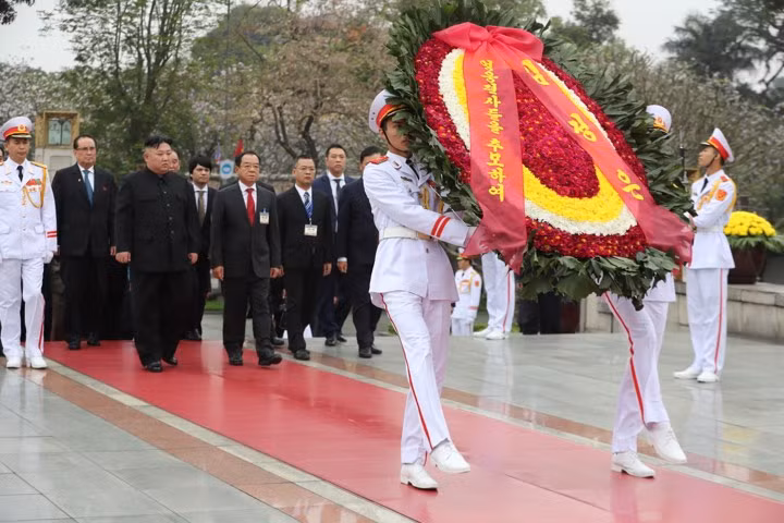Chủ tịch Triều Tiên Kim Jong Un lên tàu về nước ảnh 22