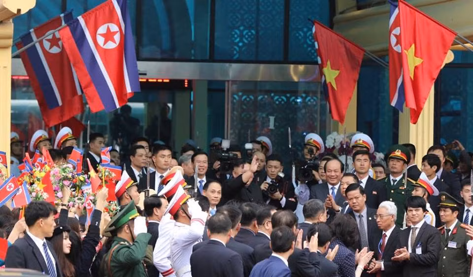 Chủ tịch Triều Tiên Kim Jong Un lên tàu về nước ảnh 7