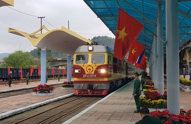 Chủ tịch Triều Tiên Kim Jong Un lên tàu về nước ảnh 20