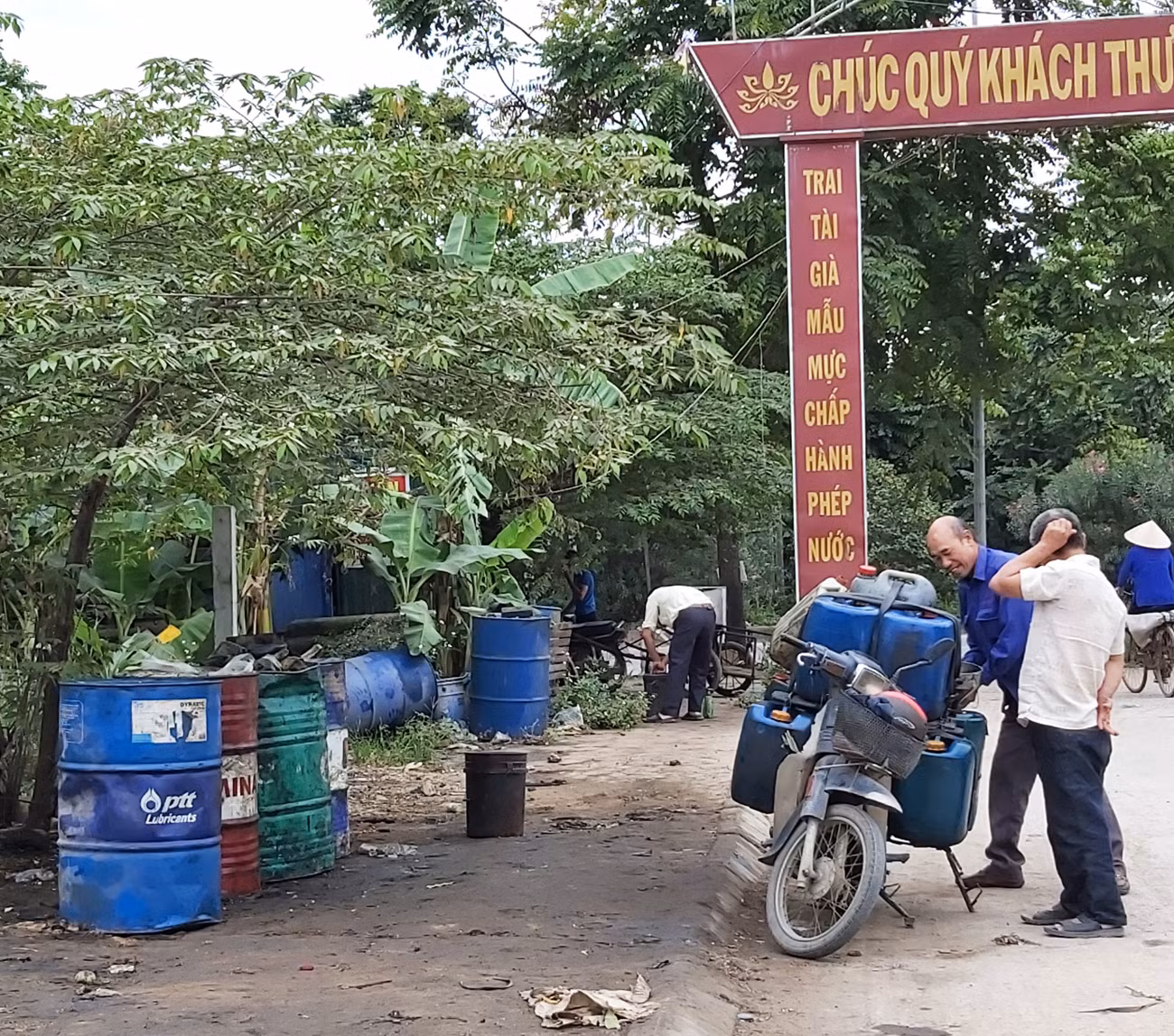 Cận cảnh làng thu gom dầu nhớt thải lớn nhất miền Bắc ảnh 3