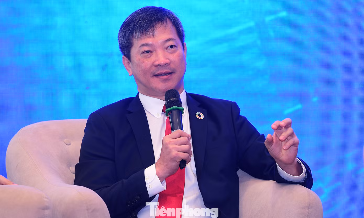 Ông Mai Hữu Tín chia sẻ tại phiên thảo luận. Ảnh: Xuân Tùng