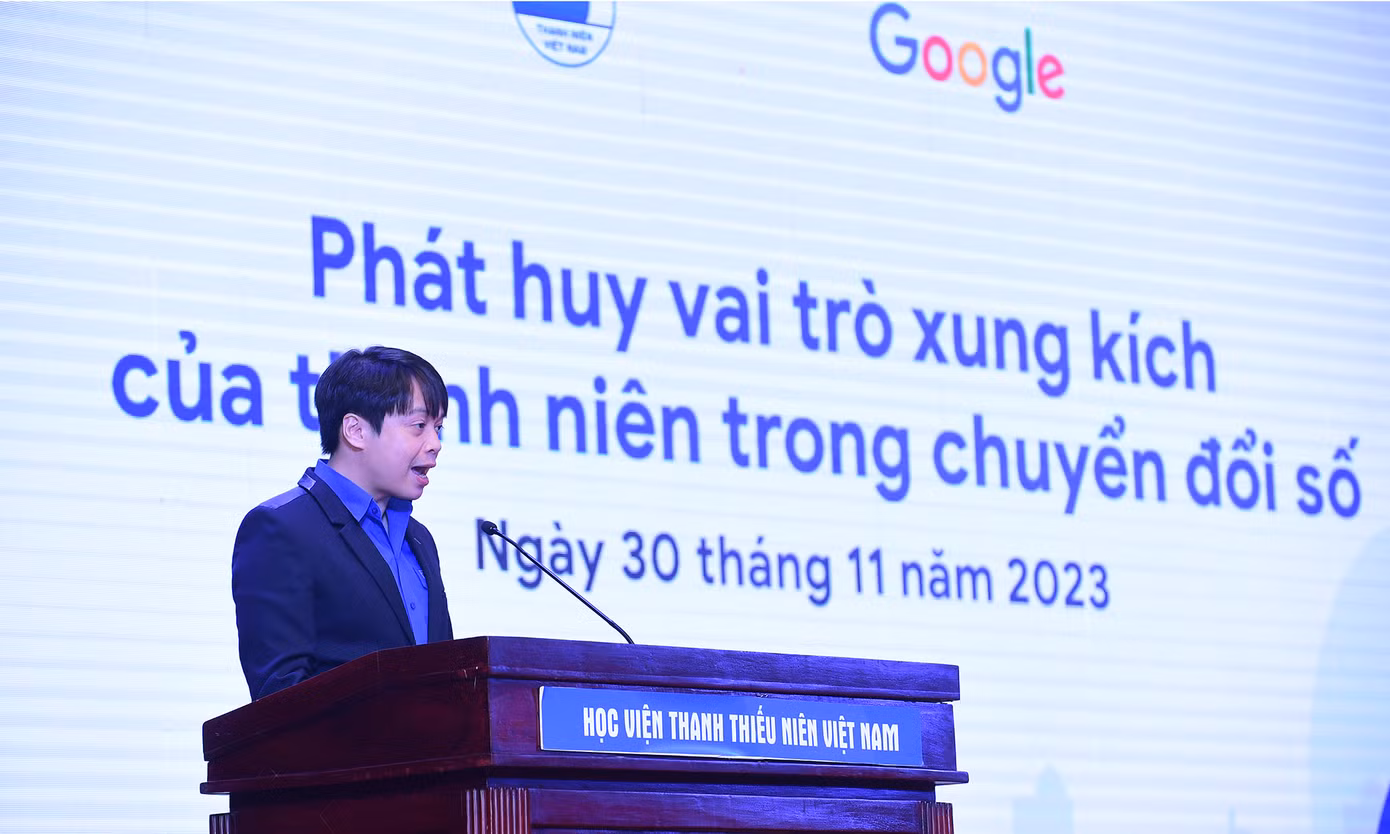 Anh Nguyễn Hữu Tú - Phó Trưởng Ban Đoàn kết tập hợp thanh niên T.Ư Đoàn phát biểu tại chương trình.