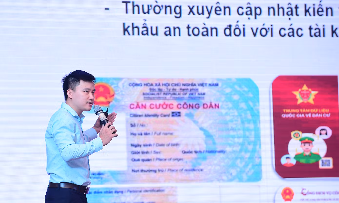 Các chuyên gia trình bày tại chương trình.