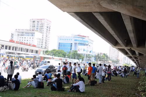 Bến xe Mỹ Đình trở nên quá tải