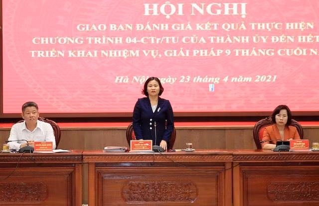 Phó Bí thư Thường trực Thành uỷ Hà Nội Nguyễn Thị Tuyến phát biểu tại hội nghị Phó Bí thư Thường trực Thành uỷ Hà Nội Nguyễn Thị Tuyến phát biểu tại hội nghị