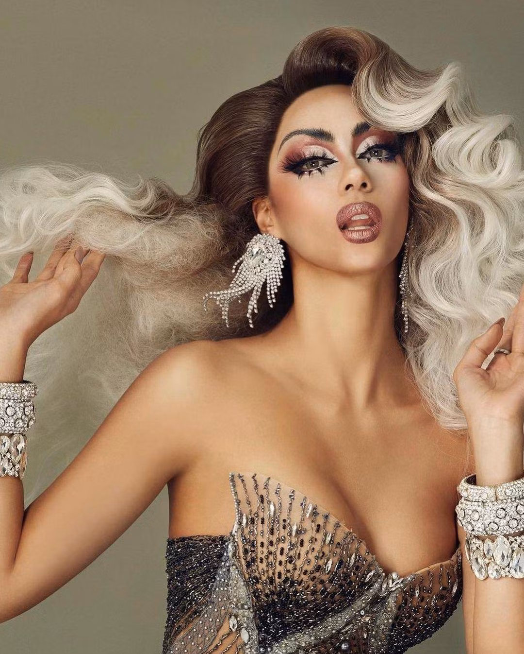 Màn hóa thân của Amanda Obdam thành Drag Queen đã nhận được rất nhiều sự khen ngợi từ người hâm mộ sắc đẹp. Mặc dù là lần đầu hóa thân thành Drag Queen nhưng cô đã thể hiện sự chuyên nghiệp và chỉn chu.
