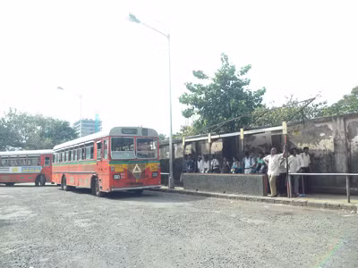 Trạm chờ xe buýt ở Mumbai 