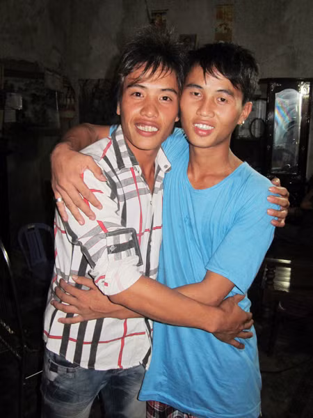 Gặp lại bạn bè ở quê