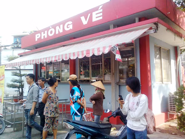 Quầy vé tại Nhà hát Hòa Bình chiều 19-11
