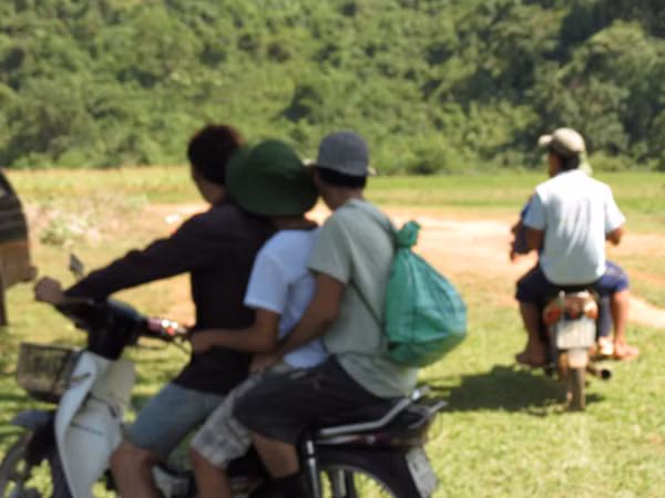 Người vẫn dân ùn kéo vào rừng, dù đã có nhiều cuộc họp ứng phó của tỉnh Quảng Bình Thu giữ 366kg gỗ sưa ở Phong Nha