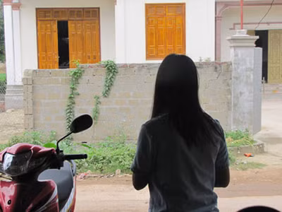 Từ ngày xảy ra sự việc, Mai mắc chứng trầm cảm nặng, phải vào bệnh viện tâm thần điều trị