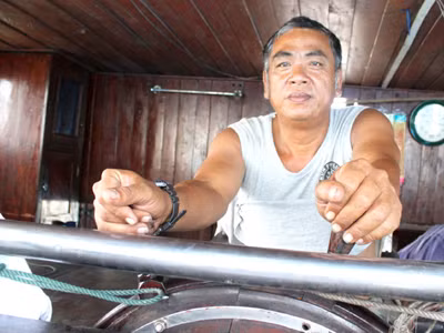 Thuyền trưởng tàu Lê Văn Tiến chuẩn bị trước giờ lên đường ra khơi