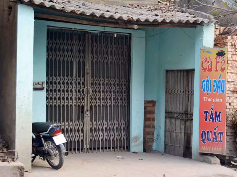 Quán cà phê nơi xảy ra mâu thuẫn ban đầu. Quán cà phê nơi xảy ra mâu thuẫn ban đầu