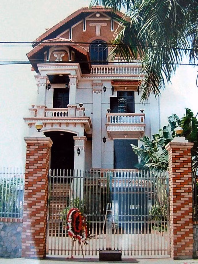 Nhà của bà Mười bị 