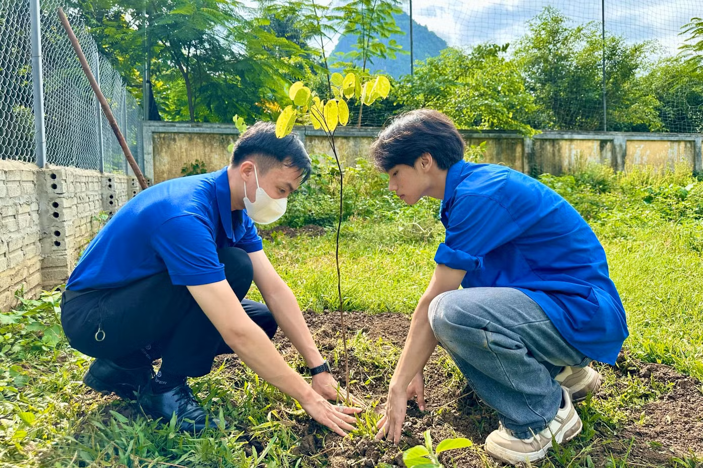 Đây là hoạt động nhằm phát huy vai trò xung kích, tình nguyện của đoàn viên, thanh niên và tổ chức Đoàn các cấp trong việc xây dựng các công trình, phần việc thanh niên, góp phần cùng cấp uỷ, chính quyền địa phương thực hiện có hiệu quả cuộc vận động “Toàn dân đoàn kết xây dựng nông thôn mới, đô thị văn minh”. Đây là hoạt động nhằm phát huy vai trò xung kích, tình nguyện của đoàn viên, thanh niên và tổ chức Đoàn các cấp trong việc xây dựng các công trình, phần việc thanh niên, góp phần cùng cấp uỷ, chính quyền địa phương thực hiện có hiệu quả cuộc vận động “Toàn dân đoàn kết xây dựng nông thôn mới, đô thị văn minh”.
