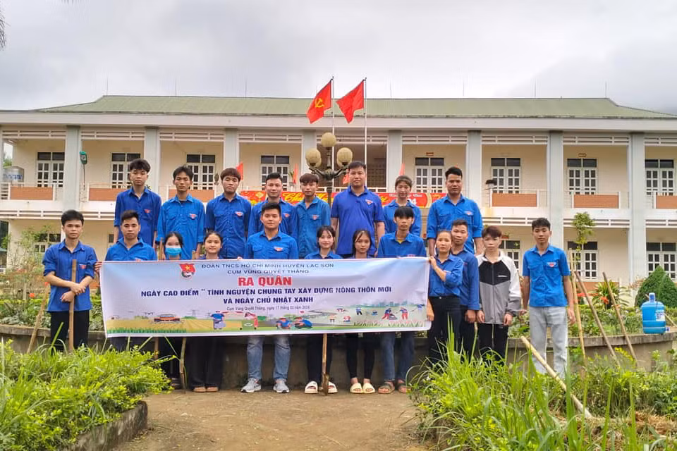 Ngày 17/3, Ban Thường vụ Tỉnh Đoàn Hòa Bình tổ chức hoạt động hưởng ứng “Tình nguyện chung tay xây dựng nông thôn mới" và Ngày Chủ nhật xanh” cấp tỉnh tại khu di tích cách mạng cấp quốc gia Chiến khu Mường Khói, huyện Lạc Sơn. Ngày 17/3, Ban Thường vụ Tỉnh Đoàn Hòa Bình tổ chức hoạt động hưởng ứng “Tình nguyện chung tay xây dựng nông thôn mới" và Ngày Chủ nhật xanh” cấp tỉnh tại khu di tích cách mạng cấp quốc gia Chiến khu Mường Khói, huyện Lạc Sơn.