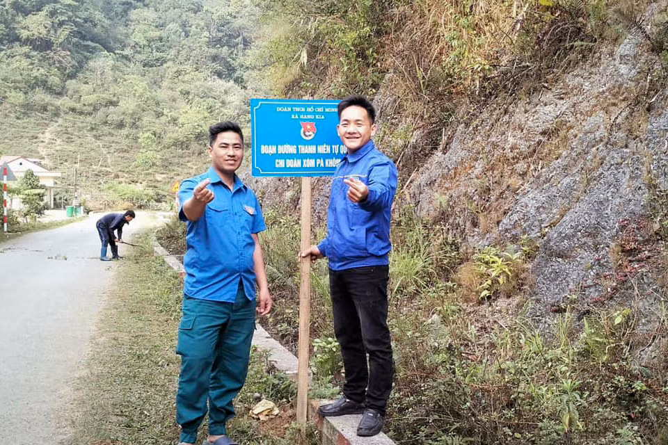 Theo đó, các đơn vị đã tổ chức dọn dẹp, thu gom 5 tấn rác thải tại các điểm đen; sửa chữa, tôn tạo cải tạo tại các nghĩa trang liệt sĩ, khu di tích; xây dựng các tuyến đường hoa thanh niên; trồng mới và chăm sóc gần 5.000 cây xanh… Theo đó, các đơn vị đã tổ chức dọn dẹp, thu gom 5 tấn rác thải tại các điểm đen; sửa chữa, tôn tạo cải tạo tại các nghĩa trang liệt sĩ, khu di tích; xây dựng các tuyến đường hoa thanh niên; trồng mới và chăm sóc gần 5.000 cây xanh…