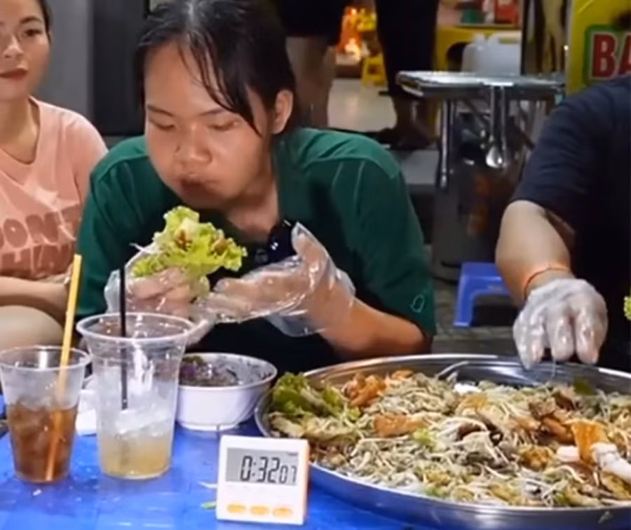 Mai thất bại trong thử thách ăn 20 cái bánh xèo Mai thất bại trong thử thách ăn 20 cái bánh xèo