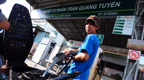 Cửa hàng xăng dầu DNTN Trần Quang Tuyến (thị trấn Tân Túc, huyện Bình Chánh, TP.HCM) có mẫu xăng 92 khi thử nghiệm chỉ còn là xăng 85