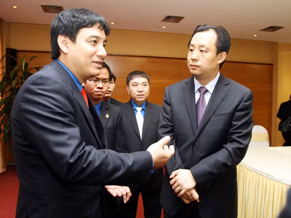 Bí thư thứ nhất T.Ư Đoàn Nguyễn Đắc Vinh (trái) trao đổi với Bí thư thứ nhất T.Ư Đoàn TNCS Trung Quốc Lục Hạo. Ảnh: Ngọc Thắng. Bí thư thứ nhất T.Ư Đoàn Nguyễn Đắc Vinh (trái) trao đổi với Bí thư thứ nhất T.Ư Đoàn TNCS Trung Quốc Lục Hạo. Ảnh: Ngọc Thắng