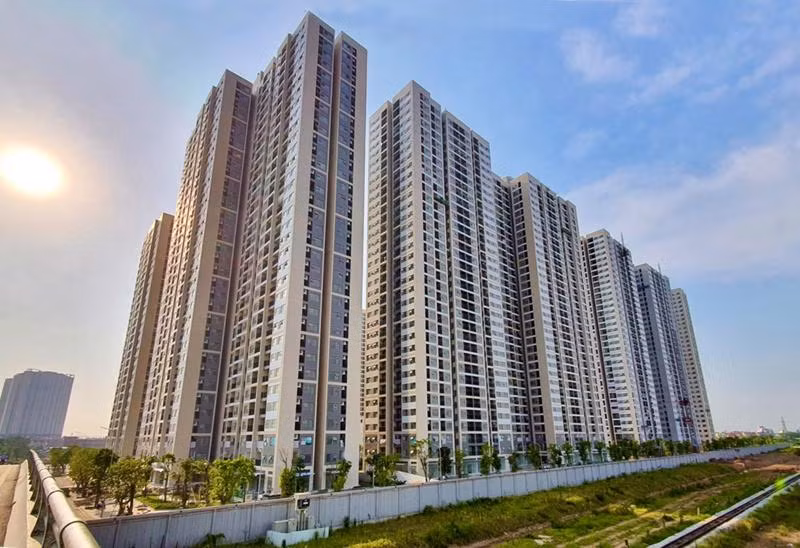 Người dân lăn tăn mà vay ngân hàng mua nhà dù lãi suất hạ.