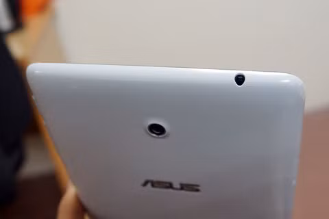 Phía trên chỉ có jack cắm tai nghe