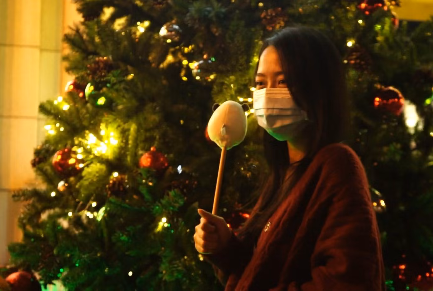 Chị Thảo My thích thú diện đồ ấm đi chơi đêm cuối tuần. Chị Thảo My thích thú diện đồ ấm đi chơi đêm cuối tuần.
