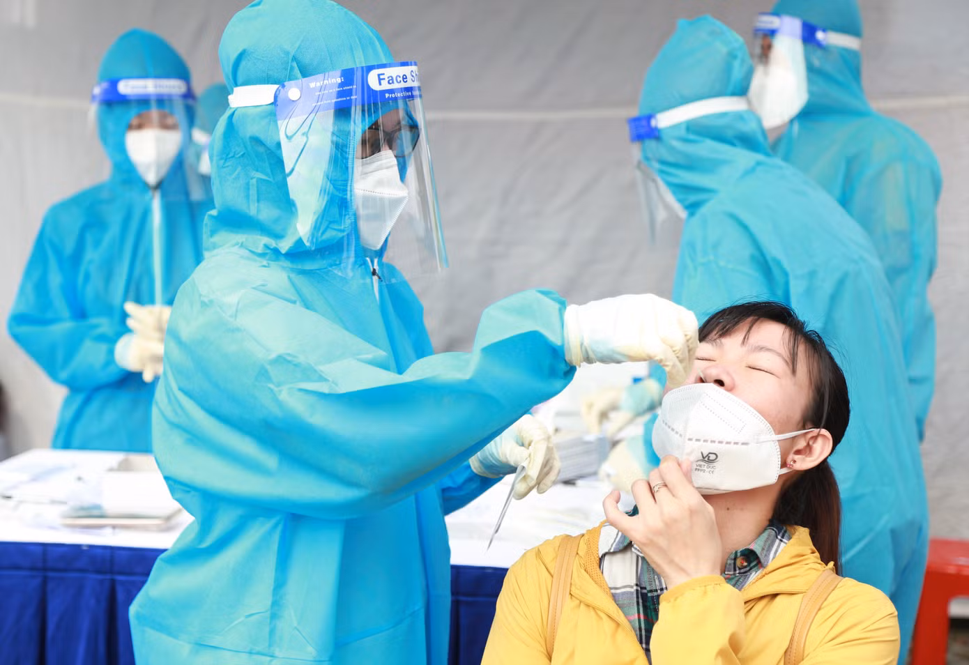 Chương trình thực hiện test COVID-19 miễn phí để công nhân có điều kiện trở lại làm việc