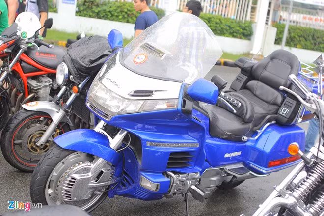 Biker Sài Gòn lái xe 'khủng' đội mưa tham dự lễ hội mô tô VN