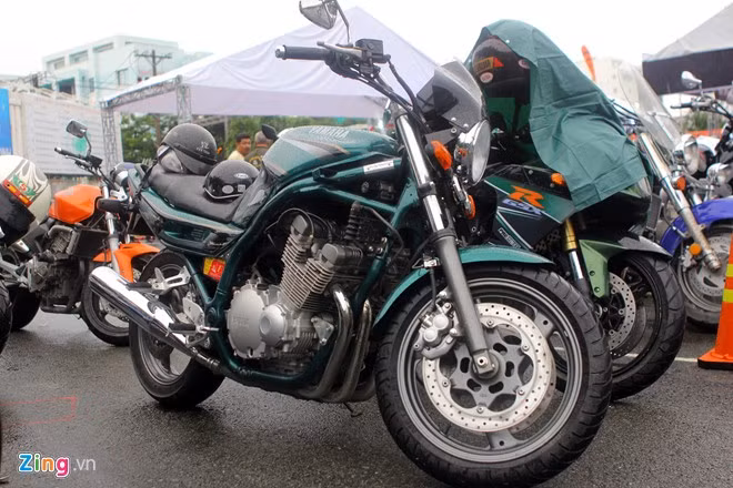 Biker Sài Gòn lái xe 'khủng' đội mưa tham dự lễ hội mô tô VN