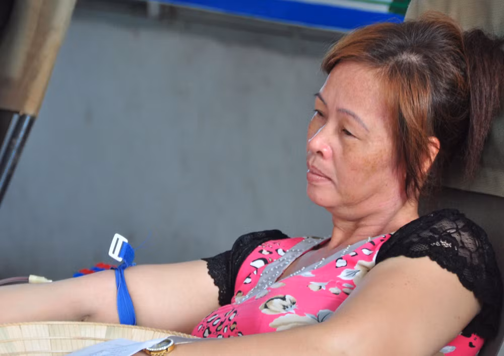 Người nội trợ, bán trứng vịt bỏ việc nhà đi hiến máu ảnh 3