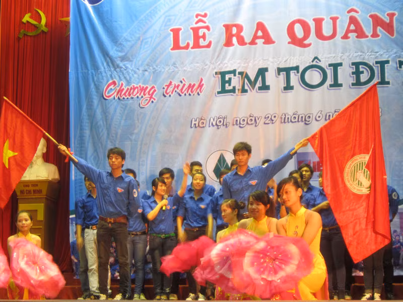 Lễ ra quân chương trình "em tôi đi thi 2013". Lễ ra quân chương trình