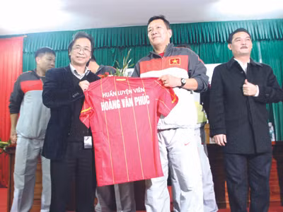 Quyết định chọn HLV Hoàng Văn Phúc của VFF không nhận được nhiều tán đồng từ giới chuyên môn. ảnh: VSI