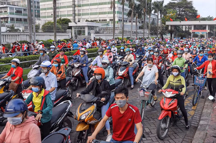 Tổng LĐLĐ Việt Nam ban hành nghị quyết nhằm tập trung nguồn lực chăm lo phúc lợi cho đoàn viên, người lao động trong tình hình mới. Tổng LĐLĐ Việt Nam ban hành nghị quyết nhằm tập trung nguồn lực chăm lo phúc lợi cho đoàn viên, người lao động trong tình hình mới.