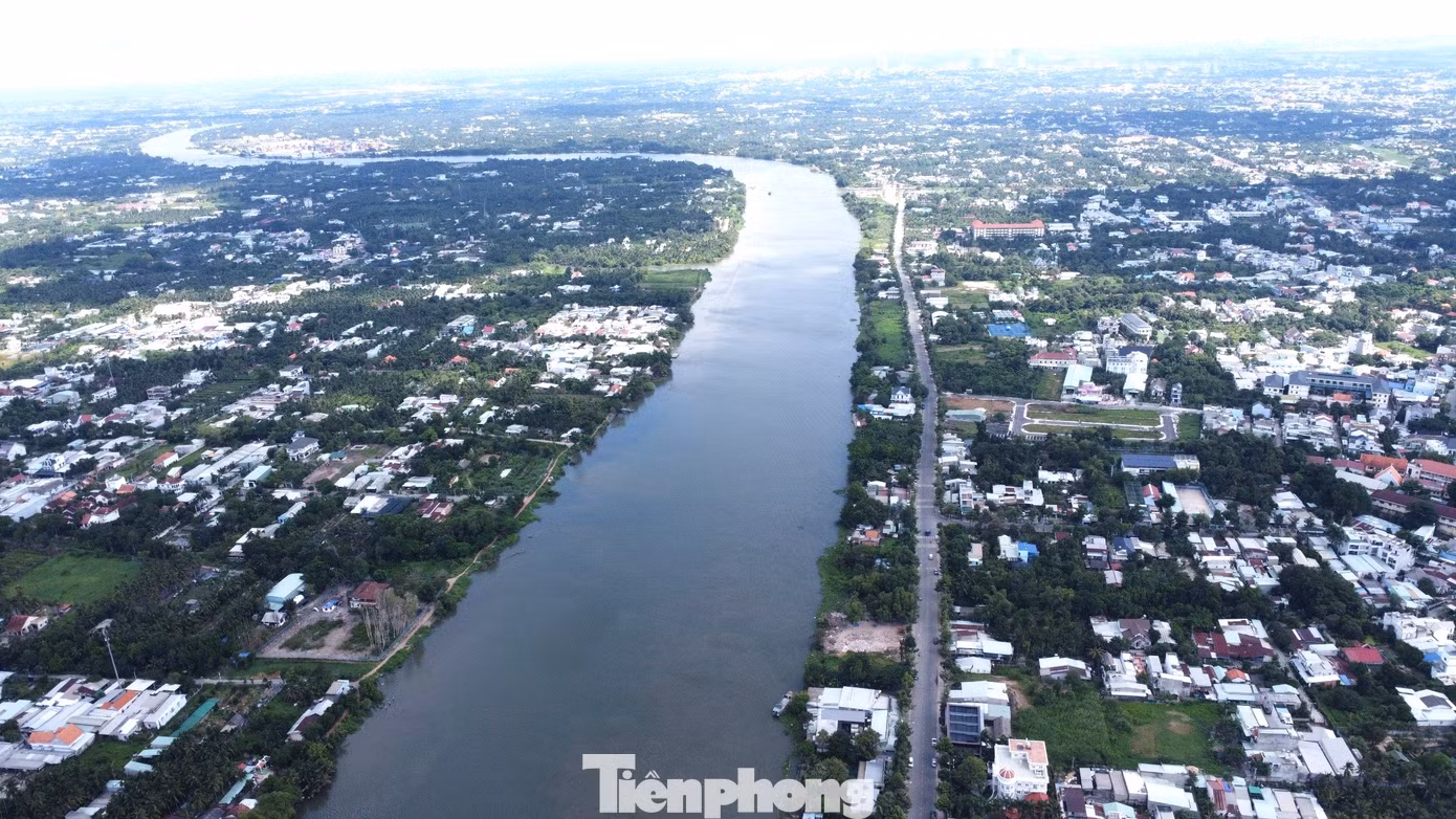 Sông Sài Gòn đoạn qua tỉnh Bình Dương (trong ảnh: địa phận tỉnh Bình Dương vị trí bìa phải)