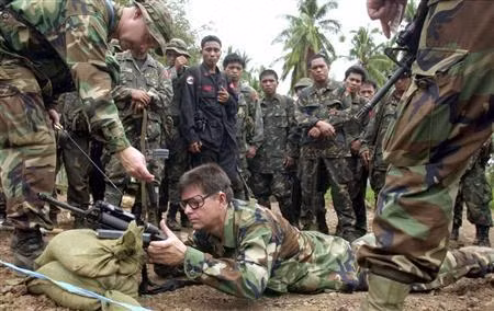 Lực lượng quân đội Philippines và Mỹ trong một đợt tập trận chung