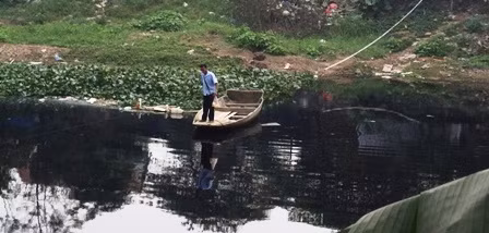 Con sông Nhuệ chảy qaa Cự Đà nhiều năm nay bị ô nhiễm trầm trọng..