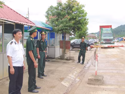 Cửa khẩu Chi Ma vắng bóng xe chở lợn song mặt hàng này vẫn thẩm lậu qua các con đường mòn vào ban đêm (ảnh chụp chiều 22-7) Ảnh: Duy Chiến 