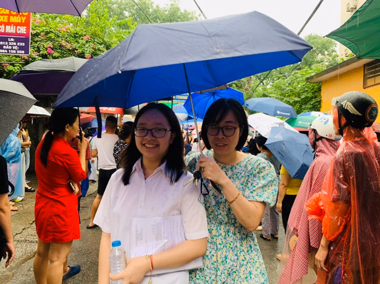 Nhiều thí sinh ra khỏi phòng thi đã tính được điểm 9,75 hoặc 10 Nhiều thí sinh ra khỏi phòng thi đã tính được điểm 9,75 hoặc 10