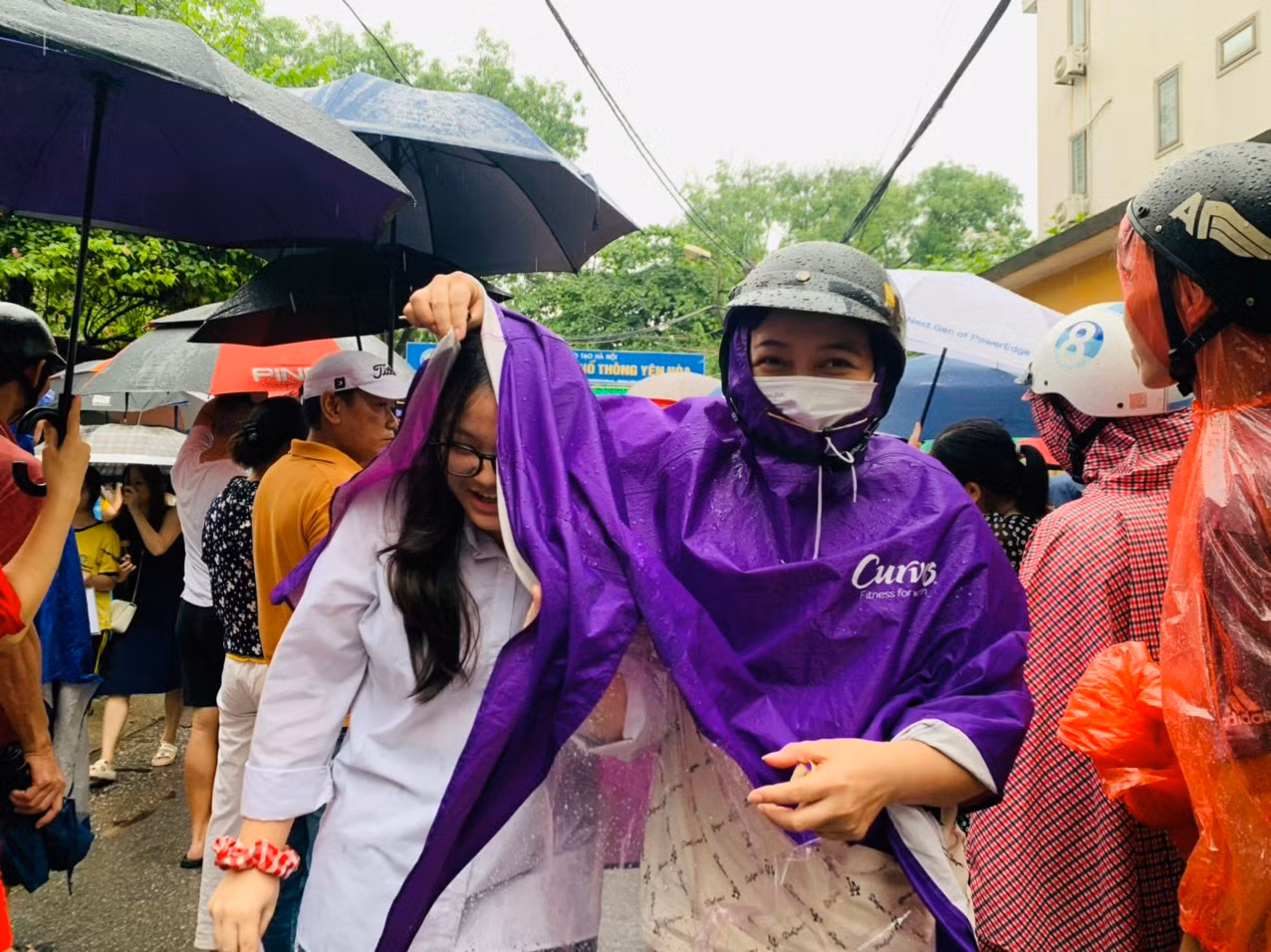 Con làm được bài, mẹ còn cùng cười "được mùa" Con làm được bài, mẹ còn cùng cười "được mùa"
