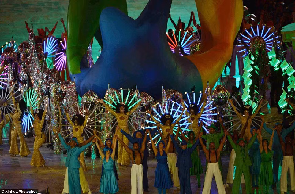 Những màn biểu diễn đặc sắc nhất trong lễ bế mạc Olympic 2012 