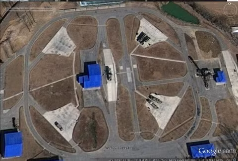  Ảnh vệ tinh Google Earth: Tổ hợp TLPK S-300PMU ở ngoại ô Bắc Kinh