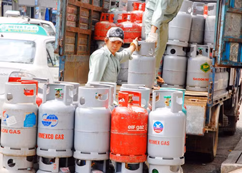 Giá gas tháng 11 tăng thêm 18.000 đồng/bình 12kg