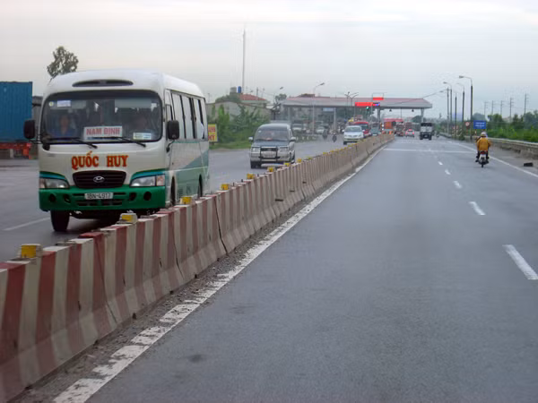 Tình trạng này kéo dài đó đến tận trạm thu phí Cầu Giẽ