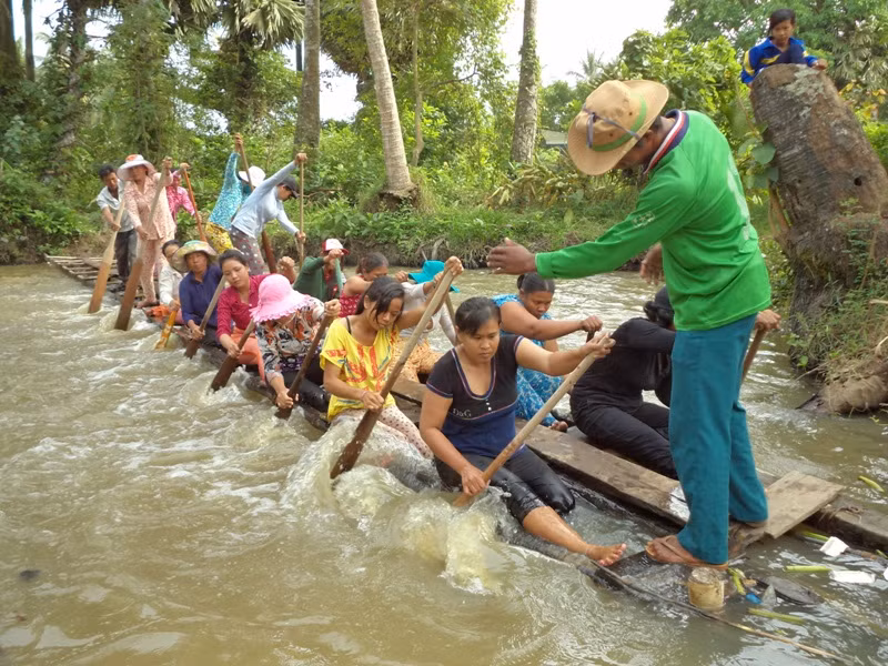 Đội ghe Ngo nữ chùa Trà Quýt say mê luyện tập