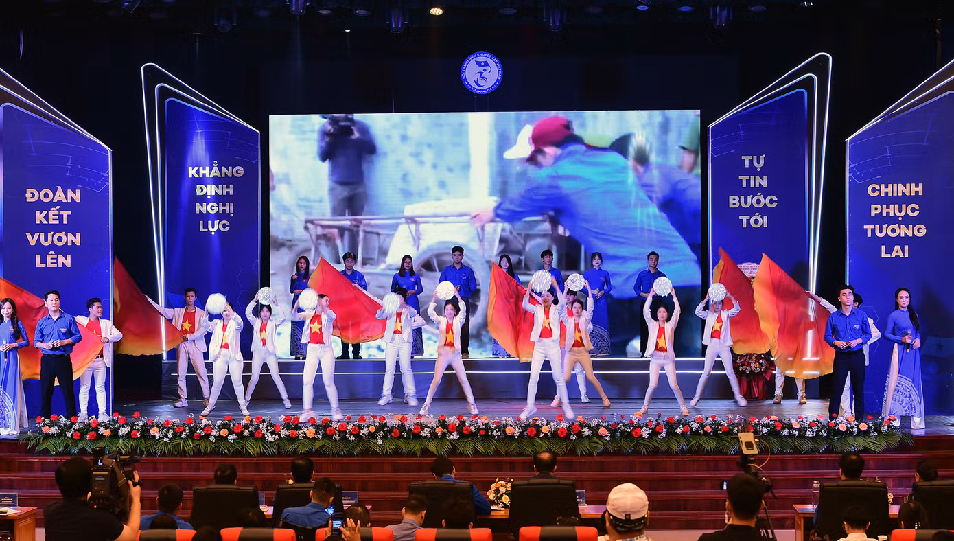 Chương trình nghệ thuật chào mừng Đại hội. Ảnh: Xuân Tùng Chương trình nghệ thuật chào mừng Đại hội. Ảnh: Xuân Tùng