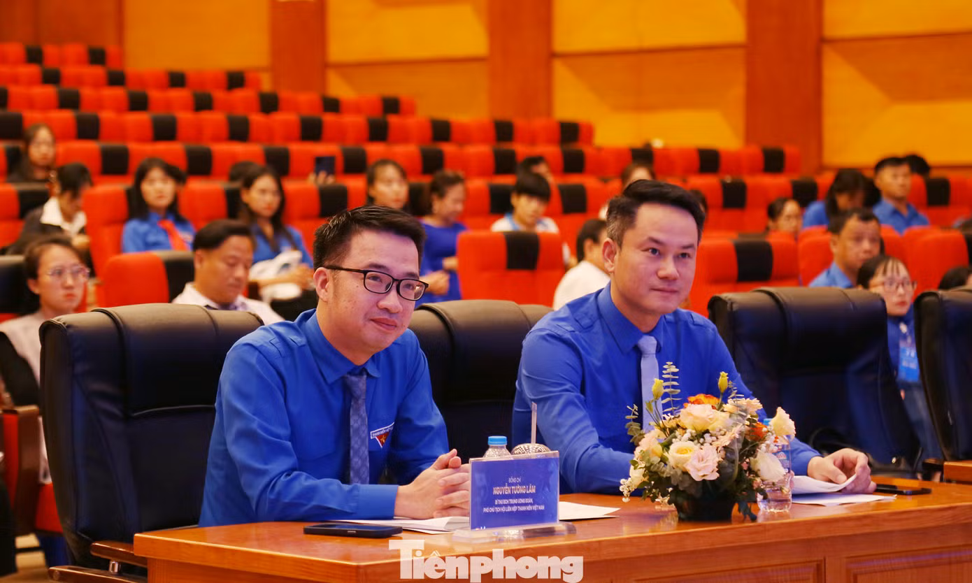 Anh Nguyễn Tường Lâm và anh Nguyễn Kim Quy dự phiên thứ nhất Đại hội. Ảnh: Lâm Đăng Hải Anh Nguyễn Tường Lâm và anh Nguyễn Kim Quy dự phiên thứ nhất Đại hội. Ảnh: Lâm Đăng Hải