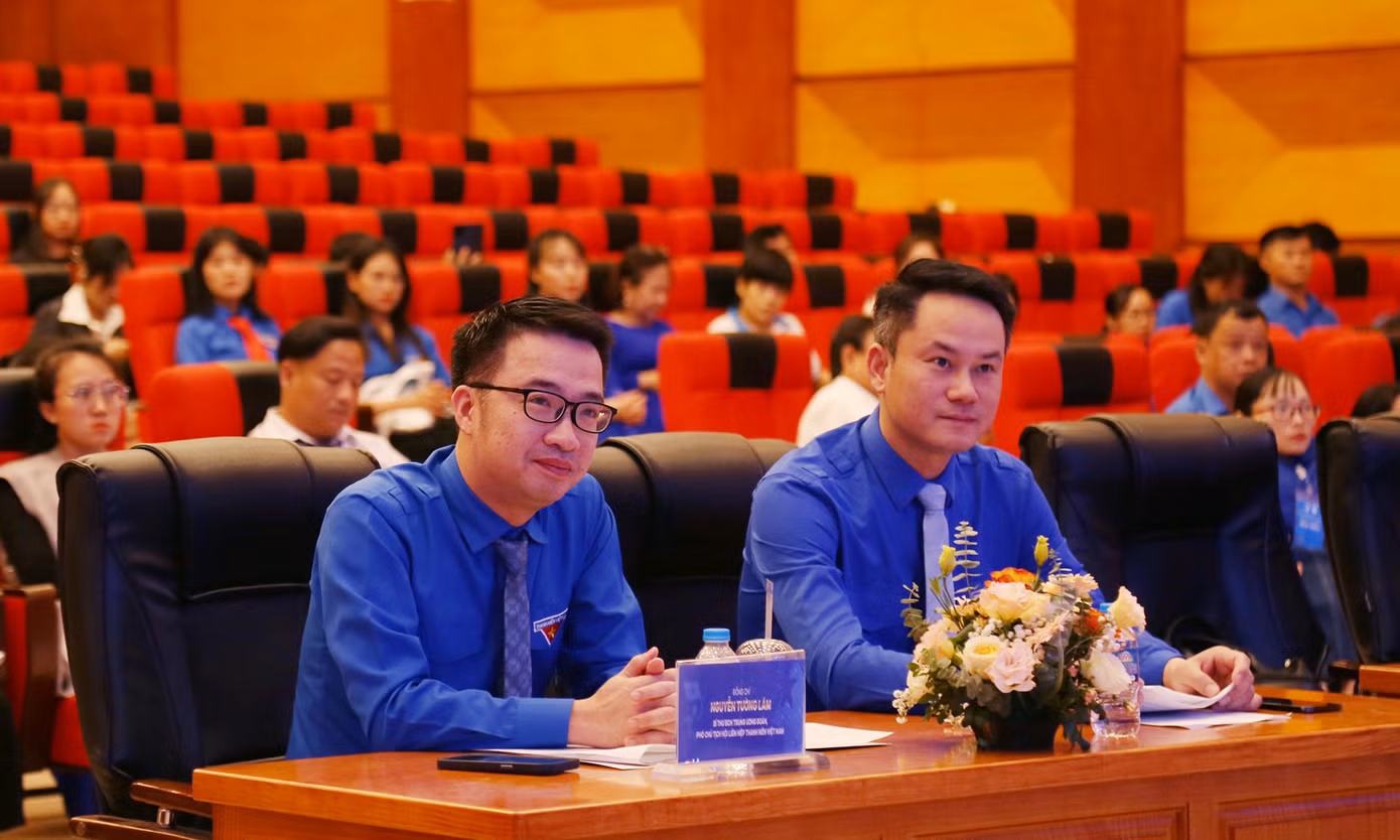 Anh Nguyễn Tường Lâm và anh Nguyễn Kim Quy dự phiên thứ nhất Đại hội. Ảnh: Lâm Đăng Hải Anh Nguyễn Tường Lâm và anh Nguyễn Kim Quy dự phiên thứ nhất Đại hội. Ảnh: Lâm Đăng Hải
