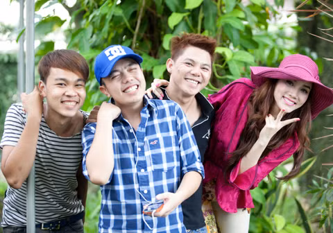 Cô cùng ê-kíp của mình đã có một buổi làm việc hết sức vui vẻ